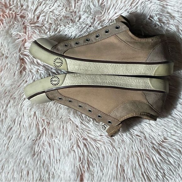 UGG SHOES  - Picture 9 of 11